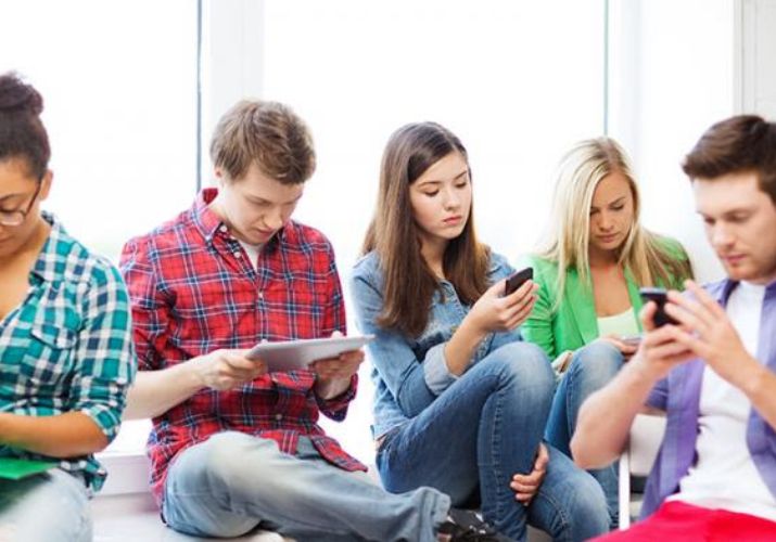 Gaya Hidup Anak Muda Masa Kini: Serba Digital dan Serba Instan